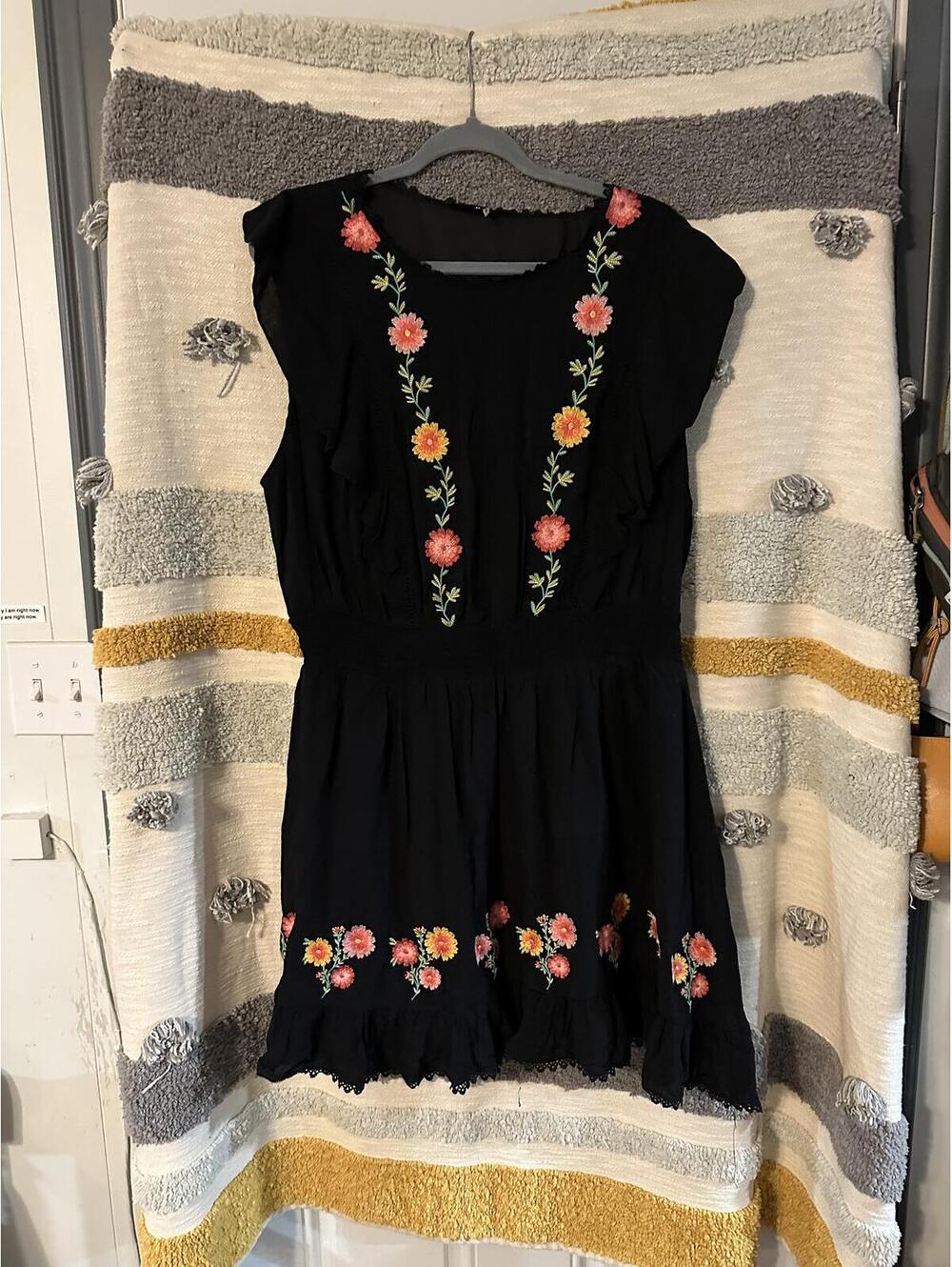 Andrée by Unit Embroidered Floral Mini Dress — Size 2X